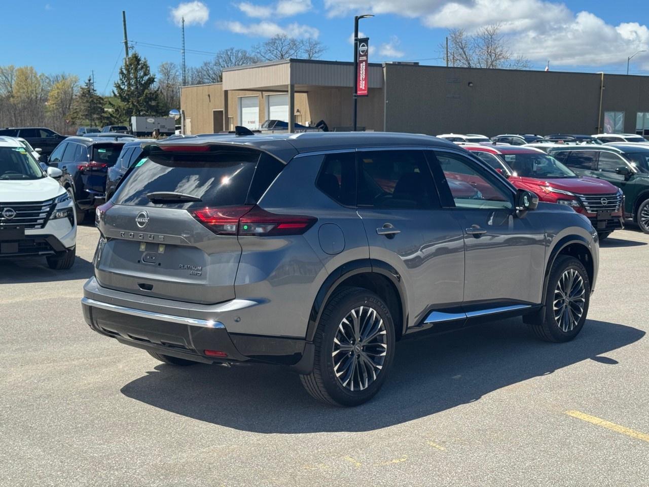 2026 Nissan Rogue AWD Platinum Photo2