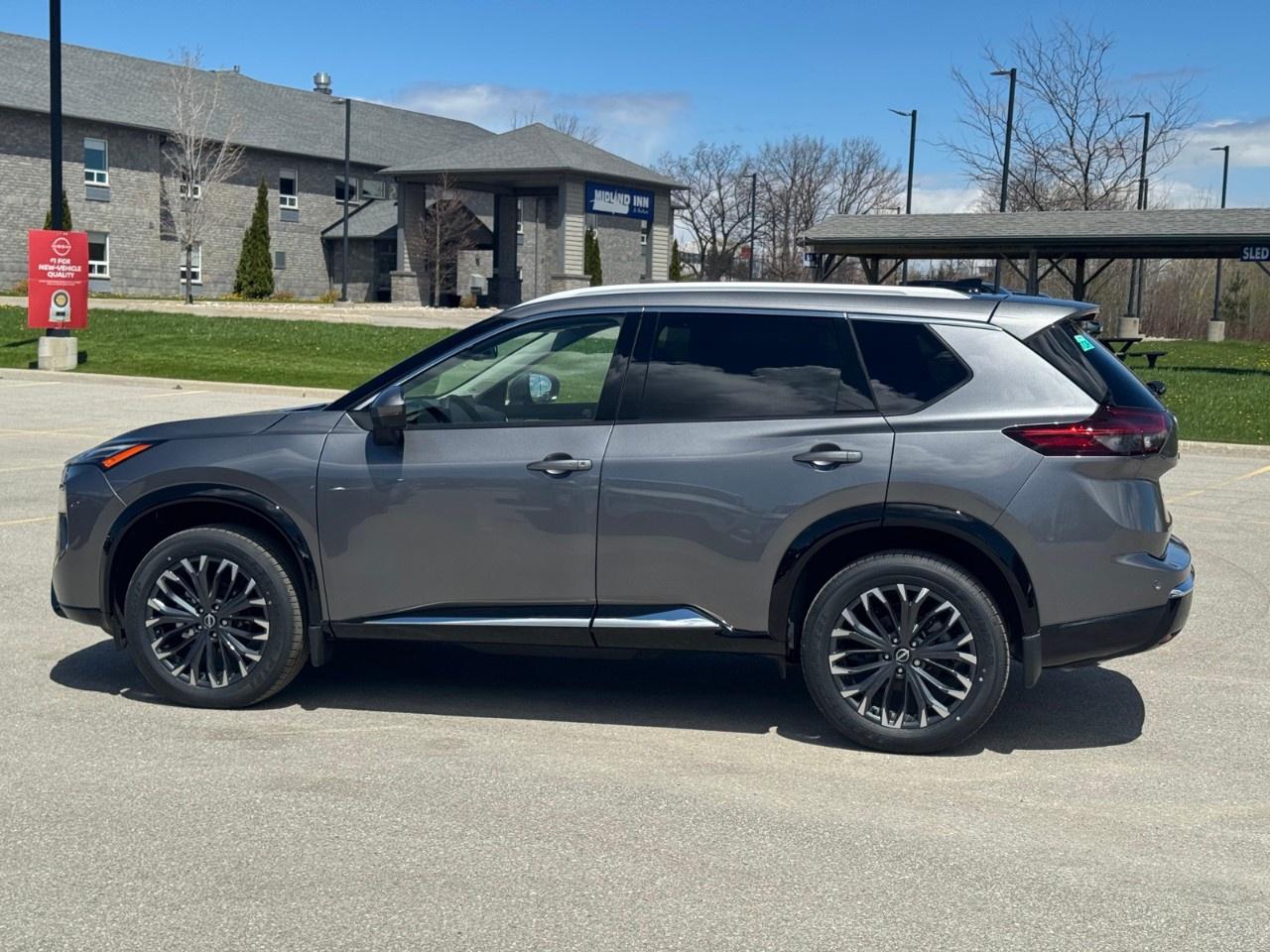2026 Nissan Rogue AWD Platinum Photo