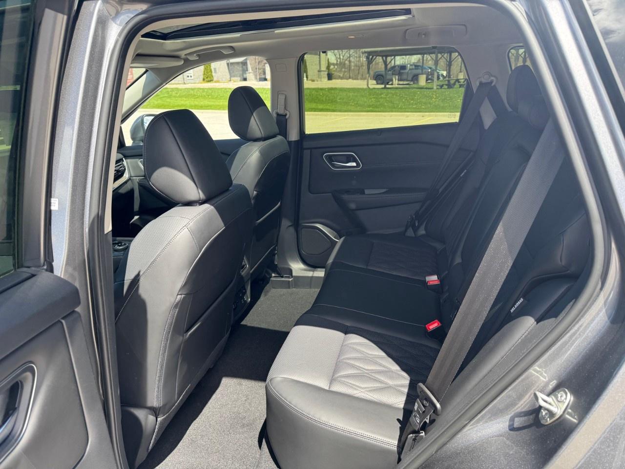 2026 Nissan Rogue AWD Platinum Photo