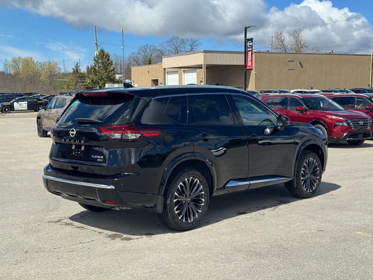 2026 Nissan Rogue AWD Platinum Photo2