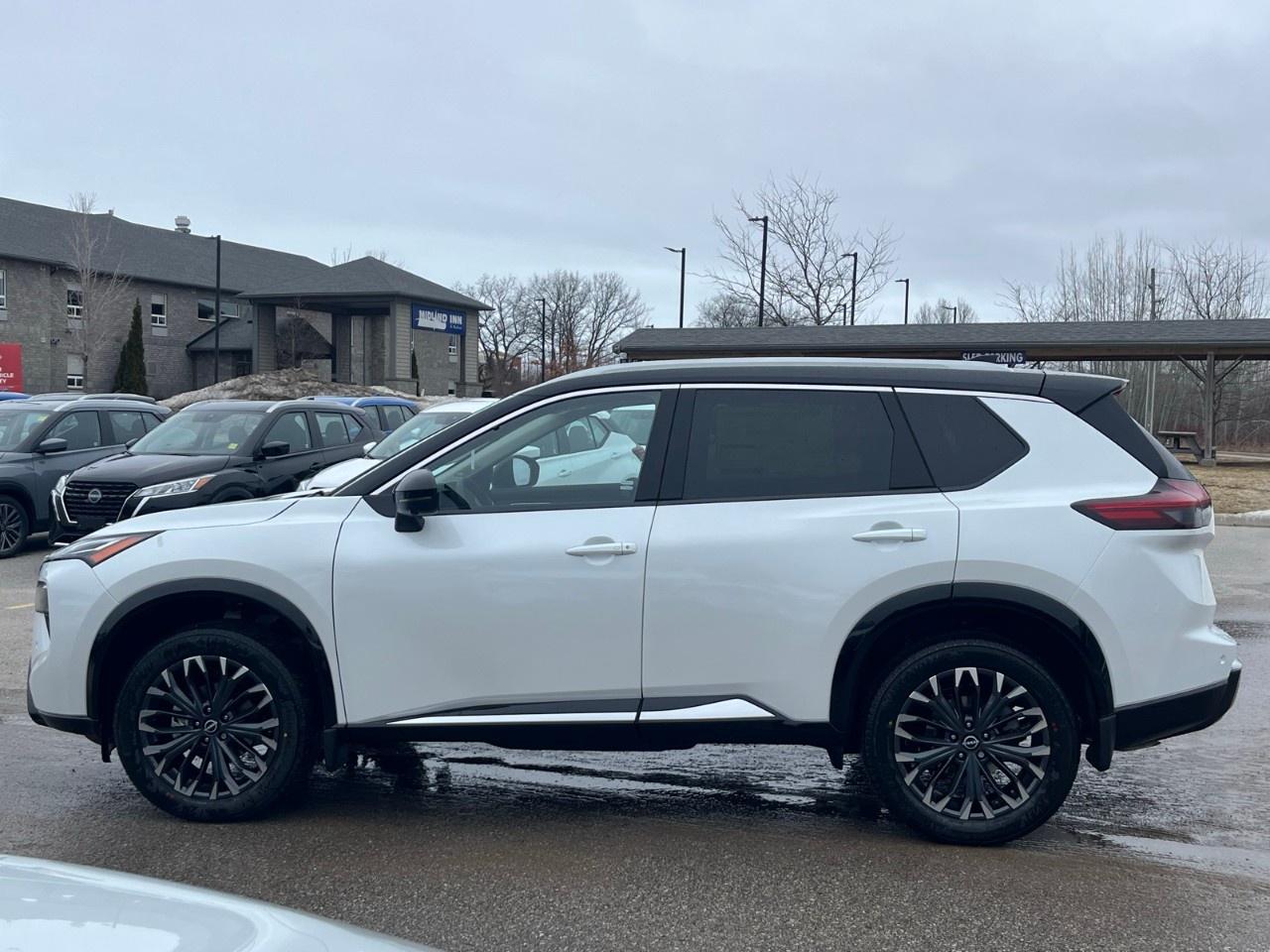 2026 Nissan Rogue AWD Platinum Photo4