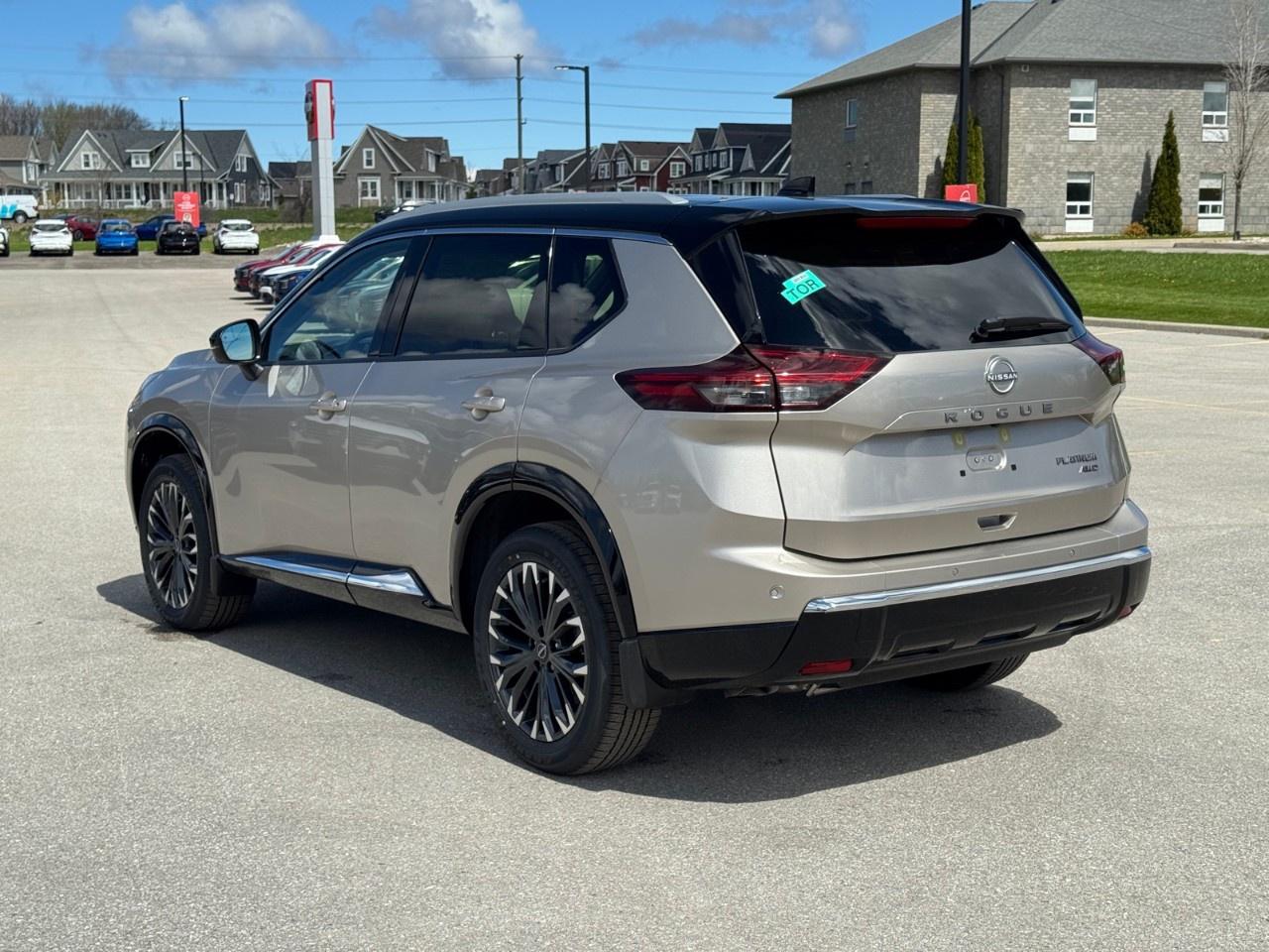 2026 Nissan Rogue AWD Platinum Photo4