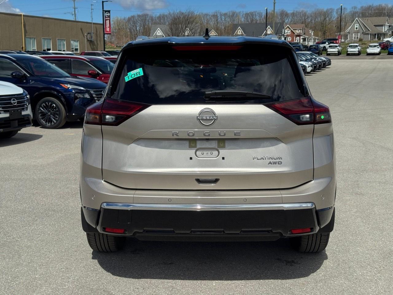 2026 Nissan Rogue AWD Platinum Photo2