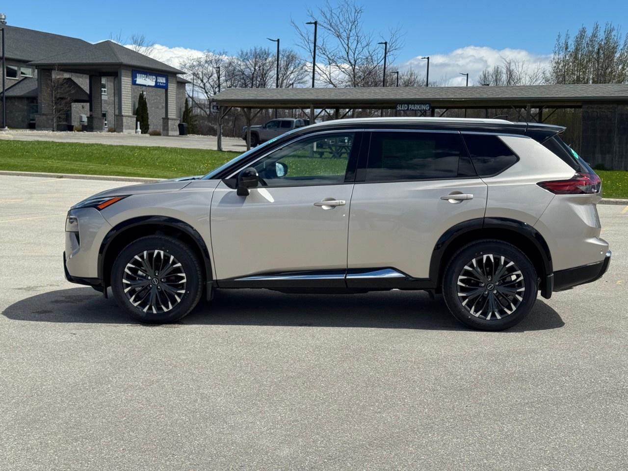 2026 Nissan Rogue AWD Platinum Photo