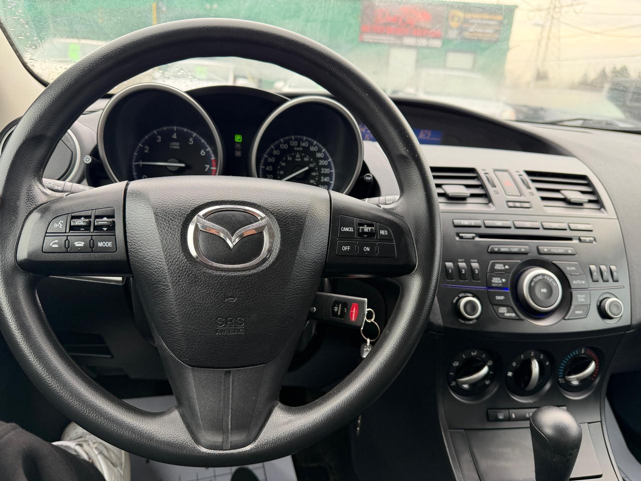 2013 Mazda MAZDA3 GX Photo