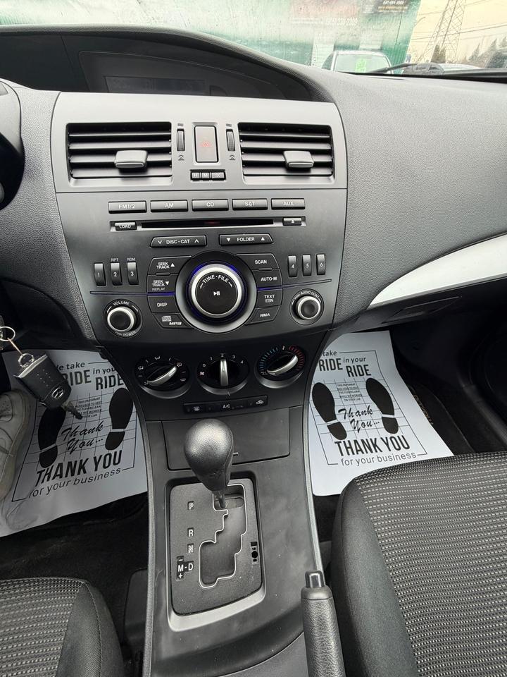 2013 Mazda MAZDA3 GX Photo
