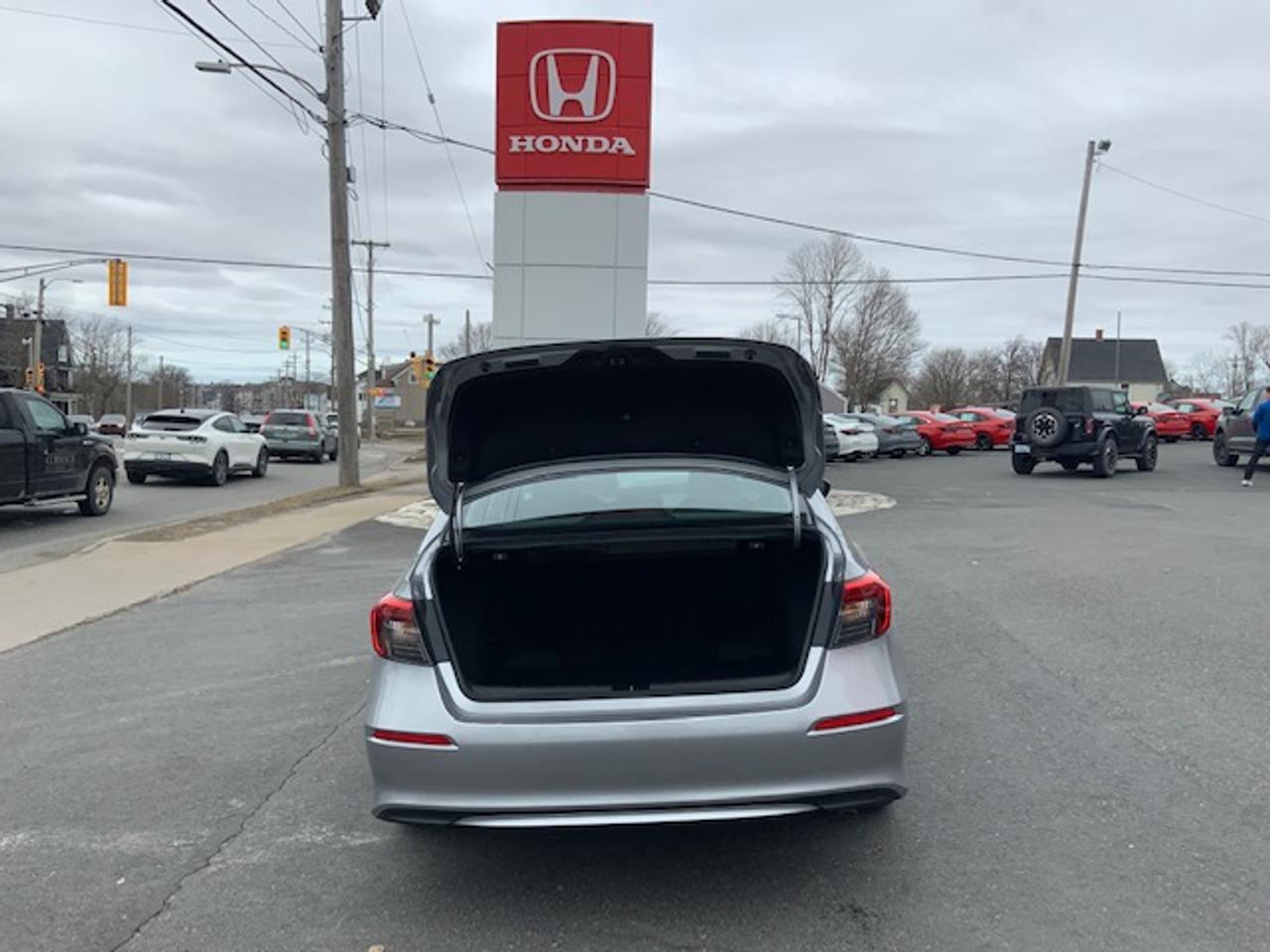 2023 Honda Civic SEDAN LX Photo