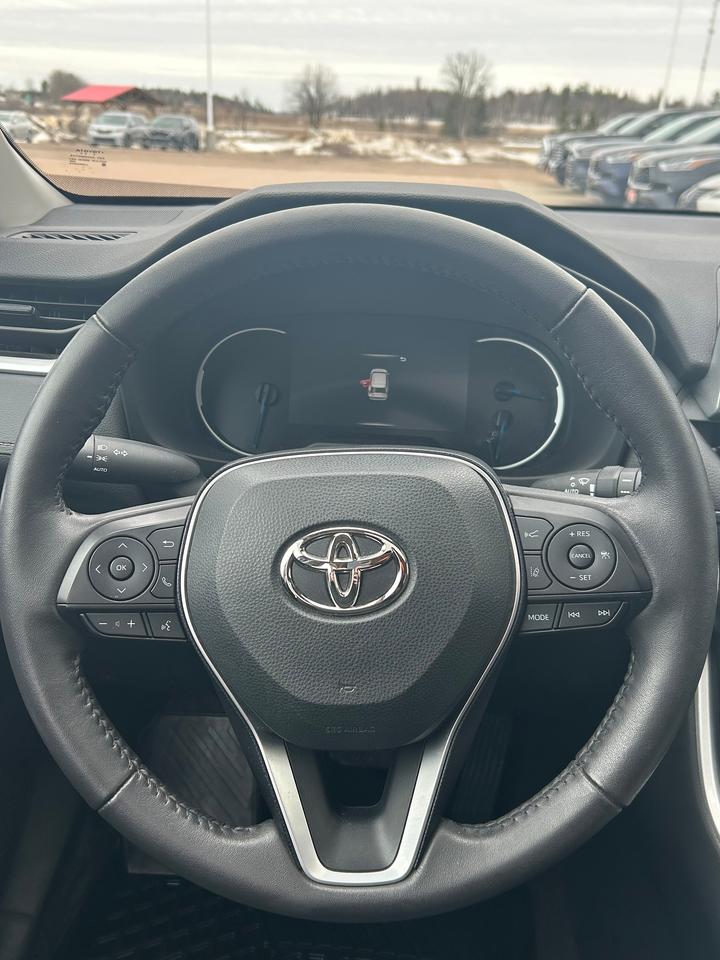 2023 Toyota RAV4 Hybrid XLE Photo