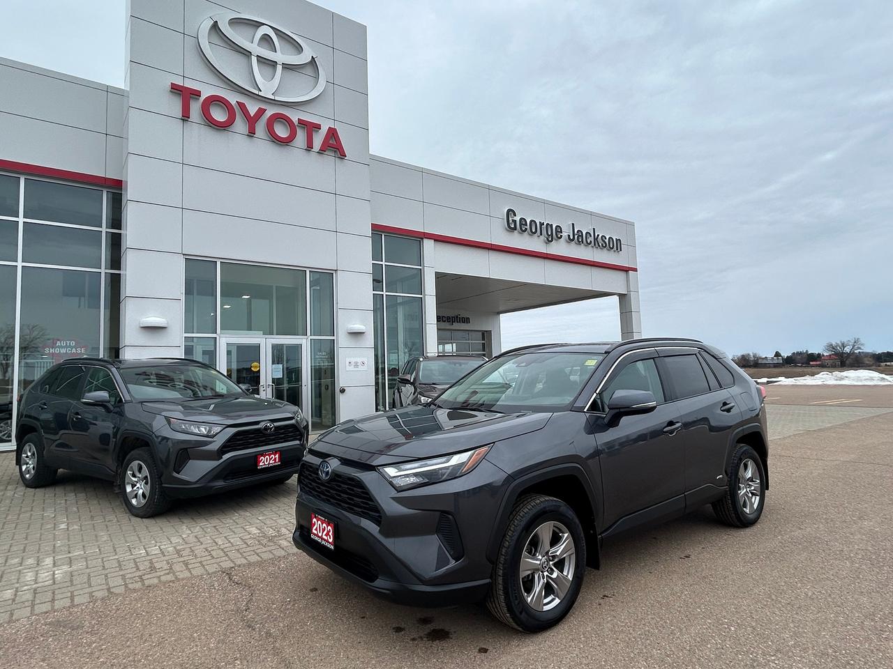 2023 Toyota RAV4 Hybrid XLE Photo