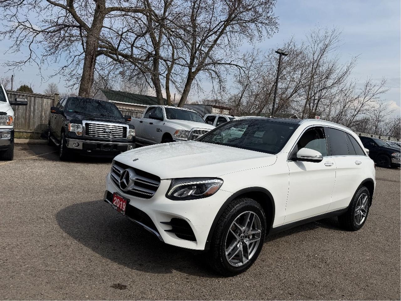2019 Mercedes-Benz GLC 300 Clean CARFAX Photo2