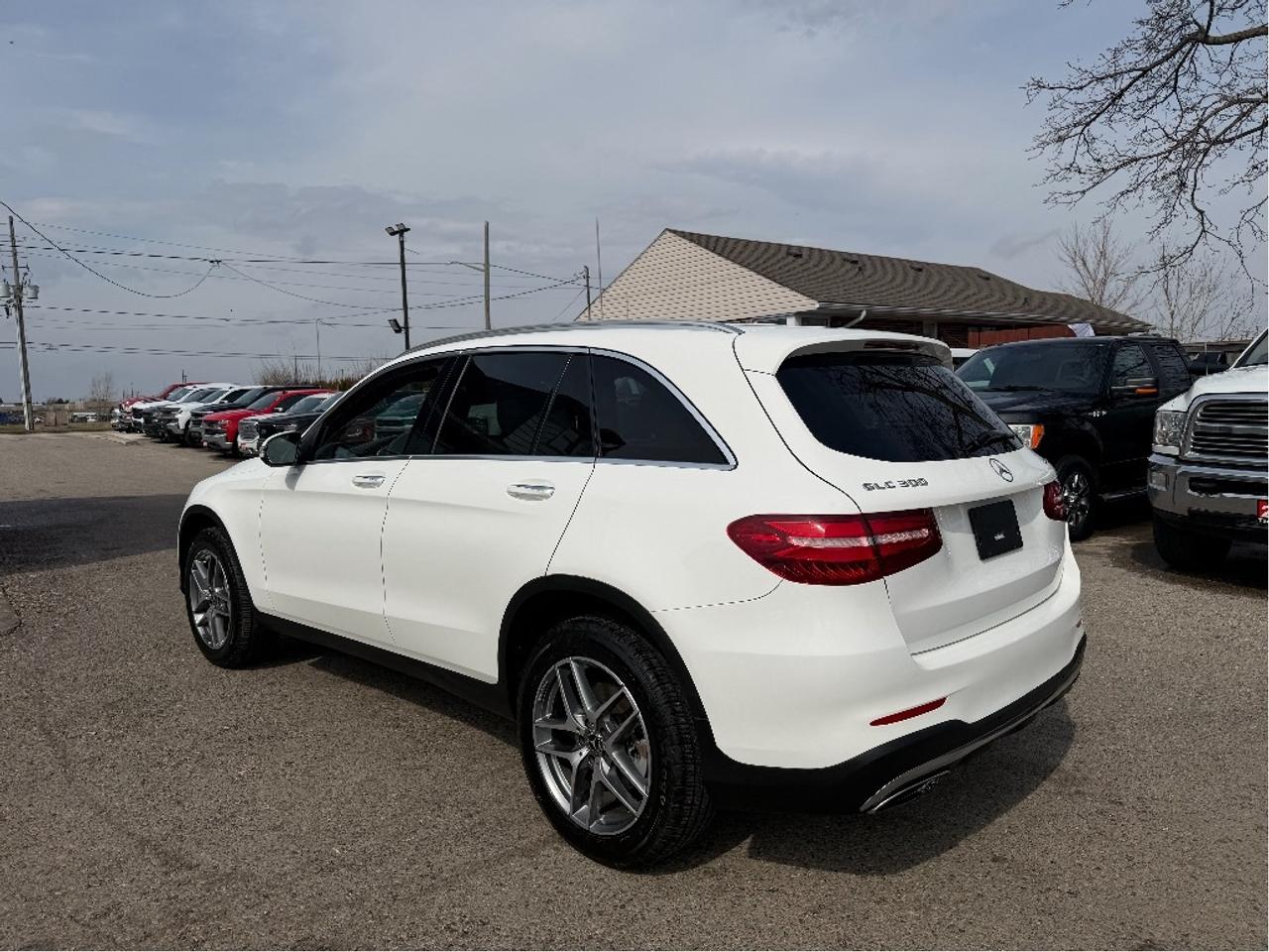 2019 Mercedes-Benz GLC 300 Clean CARFAX Photo4