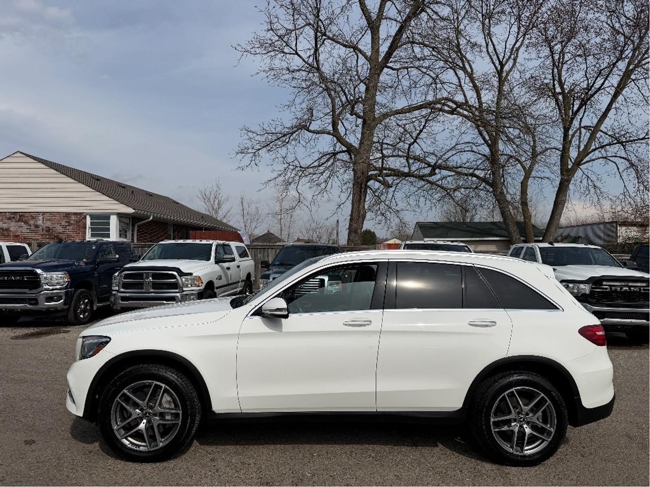 2019 Mercedes-Benz GLC 300 Clean CARFAX Photo3
