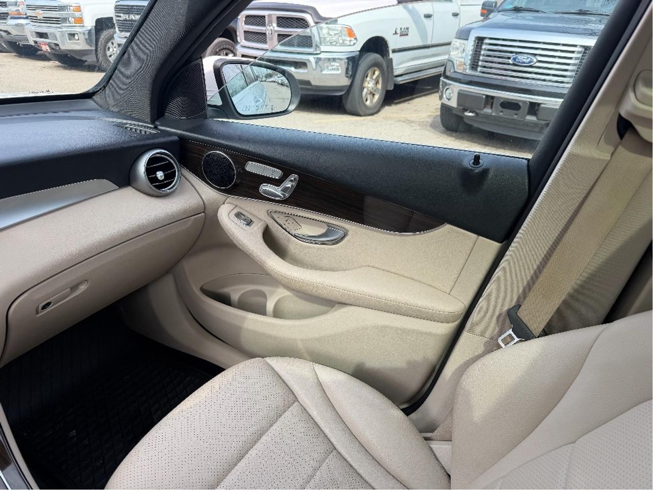 2019 Mercedes-Benz GLC 300 Clean CARFAX Photo