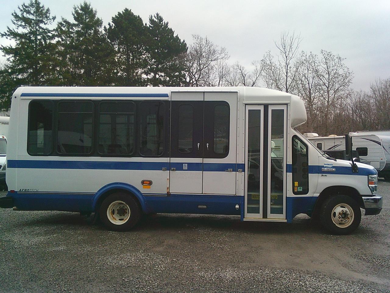 2017 Ford Econoline E-350 Super Duty Bus 158 DRW Photo4