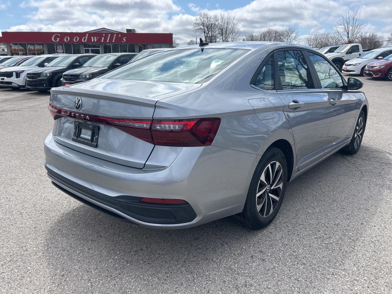2025 Volkswagen Jetta TRENDLINE, CLEAN CARFAX, BACK UP CAMERA! - Photo #6