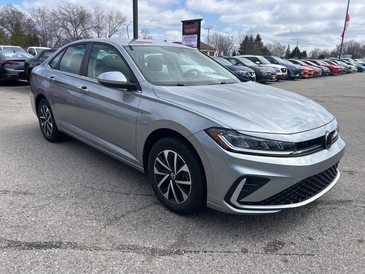 2025 Volkswagen Jetta TRENDLINE, CLEAN CARFAX, BACK UP CAMERA! - Photo #8