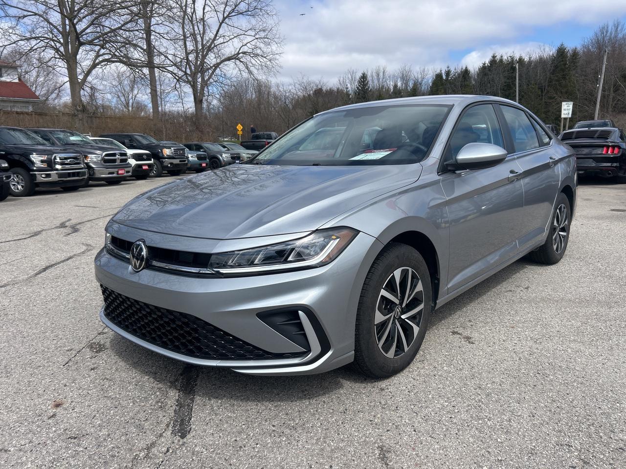 2025 Volkswagen Jetta TRENDLINE, CLEAN CARFAX, BACK UP CAMERA! - Photo #10