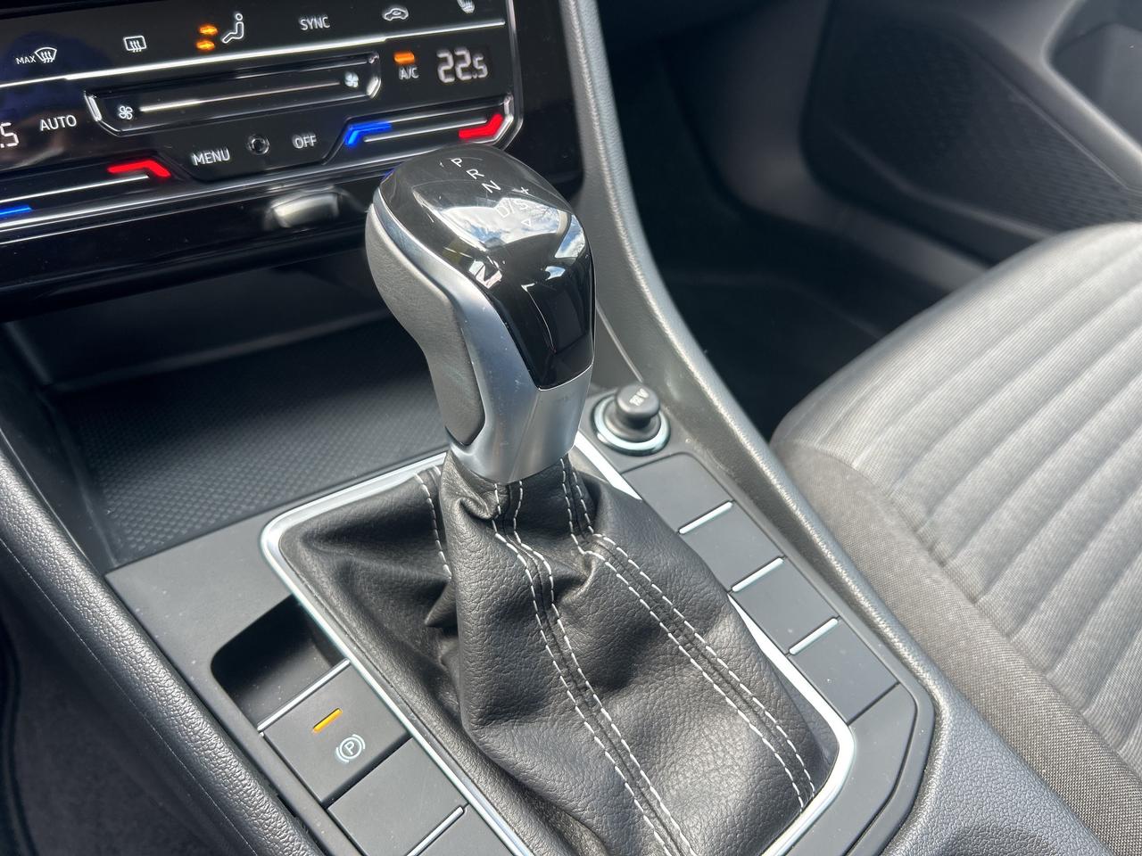 2025 Volkswagen Jetta TRENDLINE, CLEAN CARFAX, BACK UP CAMERA! - Photo #16
