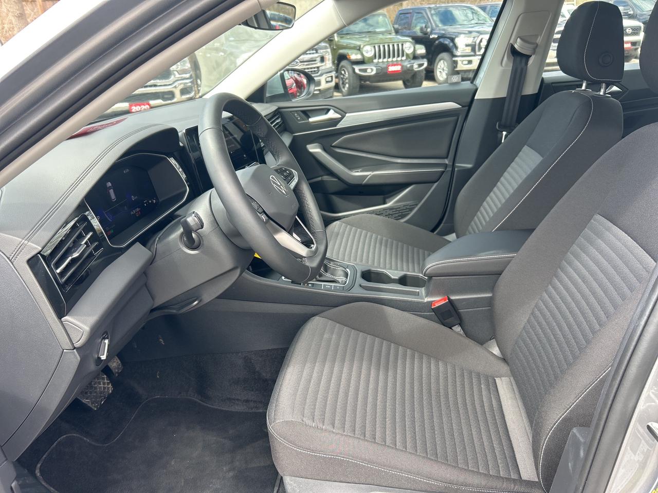 2025 Volkswagen Jetta TRENDLINE, CLEAN CARFAX, BACK UP CAMERA! - Photo #14
