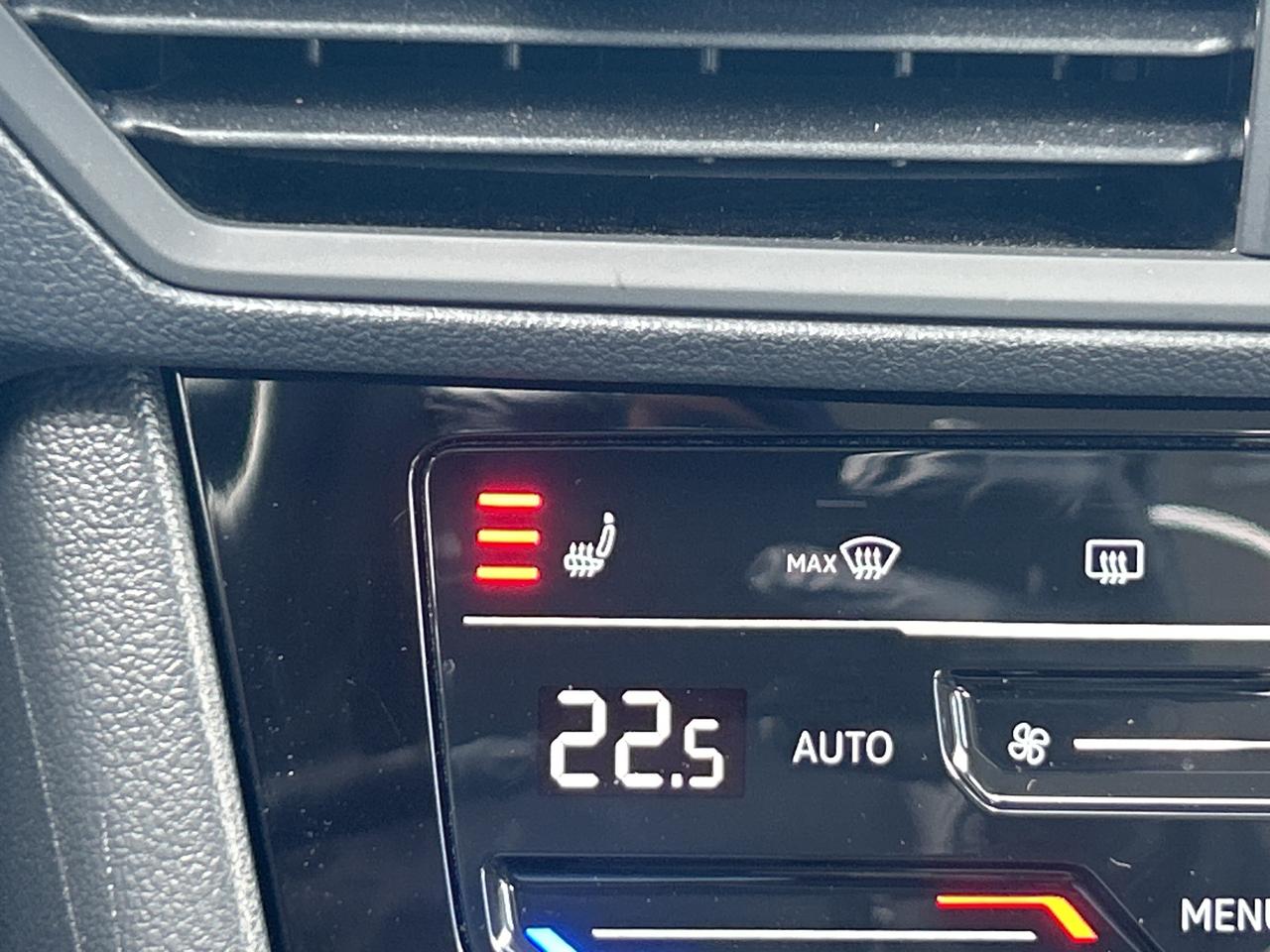2025 Volkswagen Jetta TRENDLINE, CLEAN CARFAX, BACK UP CAMERA! - Photo #18