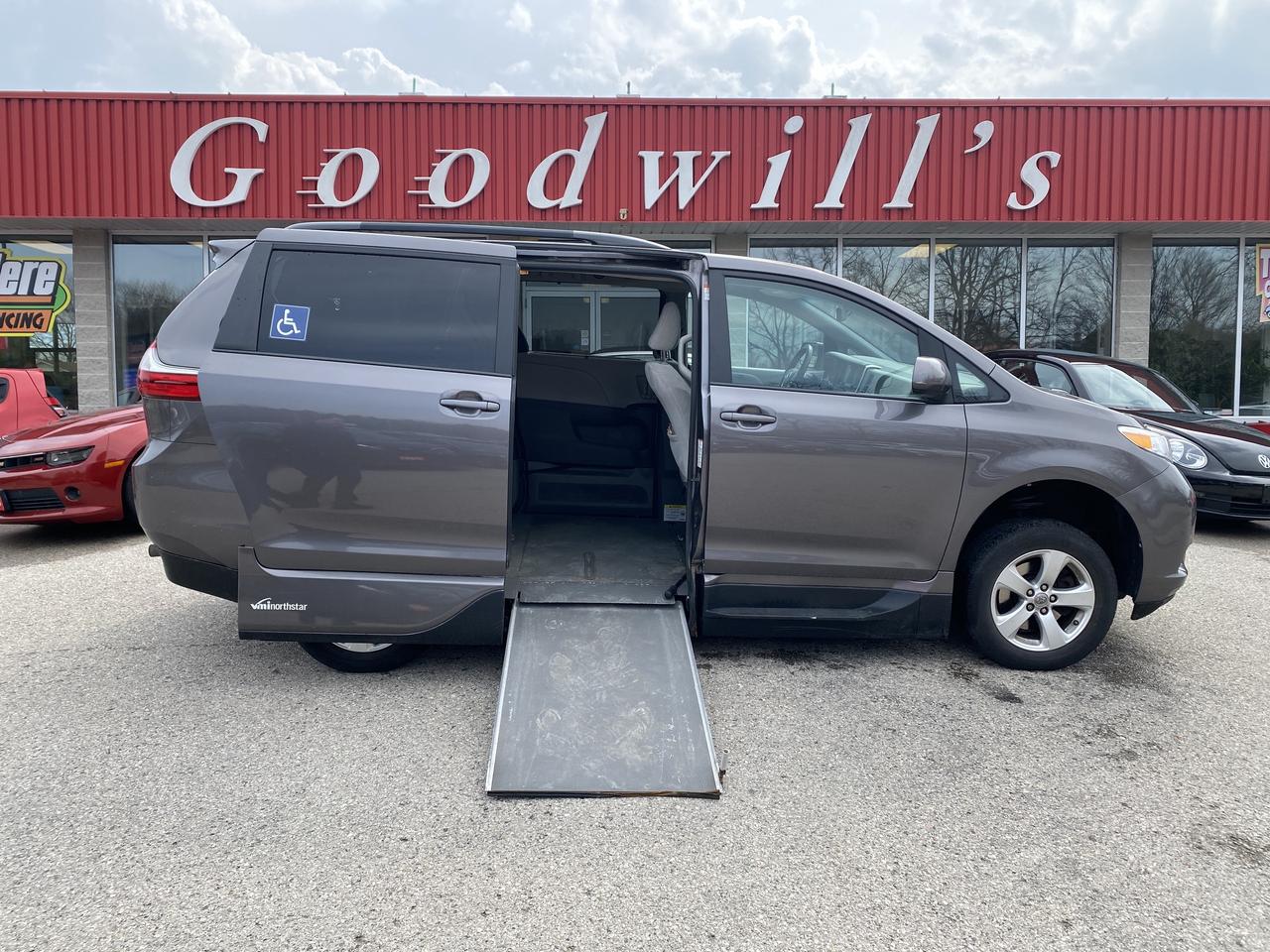 2015 Toyota Sienna LE, WHEELCHAIR, SIDE ENTERANCE, CLEAN CARFAX! - Photo #2