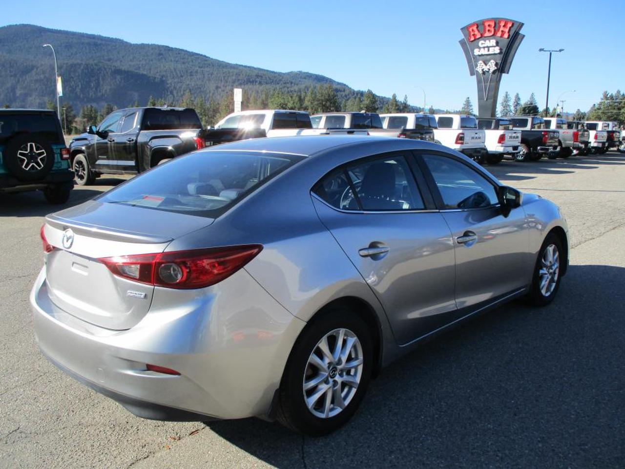 2014 Mazda MAZDA3 GS SkyActiv Sedan - Photo #5