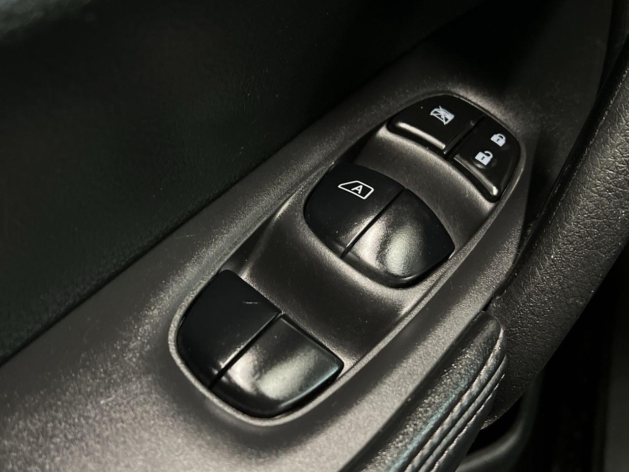 2019 Nissan Rogue SV AWD | HTD SEATS | CARPLAY | REMOTE START | A/C Photo