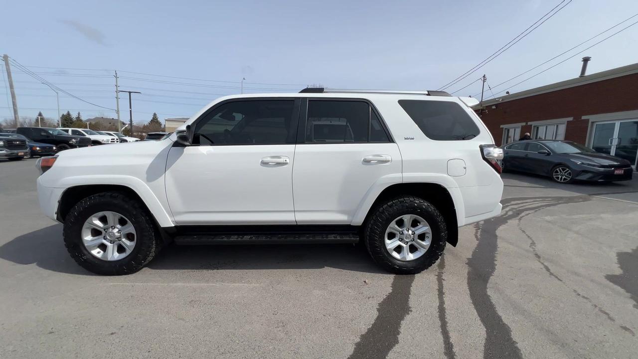 2020 Toyota 4Runner 4X4 | 7-PASS | HTD LEATHER | SUNROOF | CARPLAY Photo