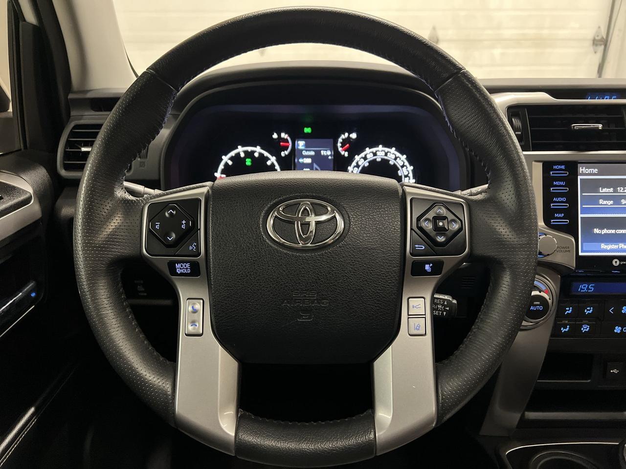 2020 Toyota 4Runner 4X4 | 7-PASS | HTD LEATHER | SUNROOF | CARPLAY Photo