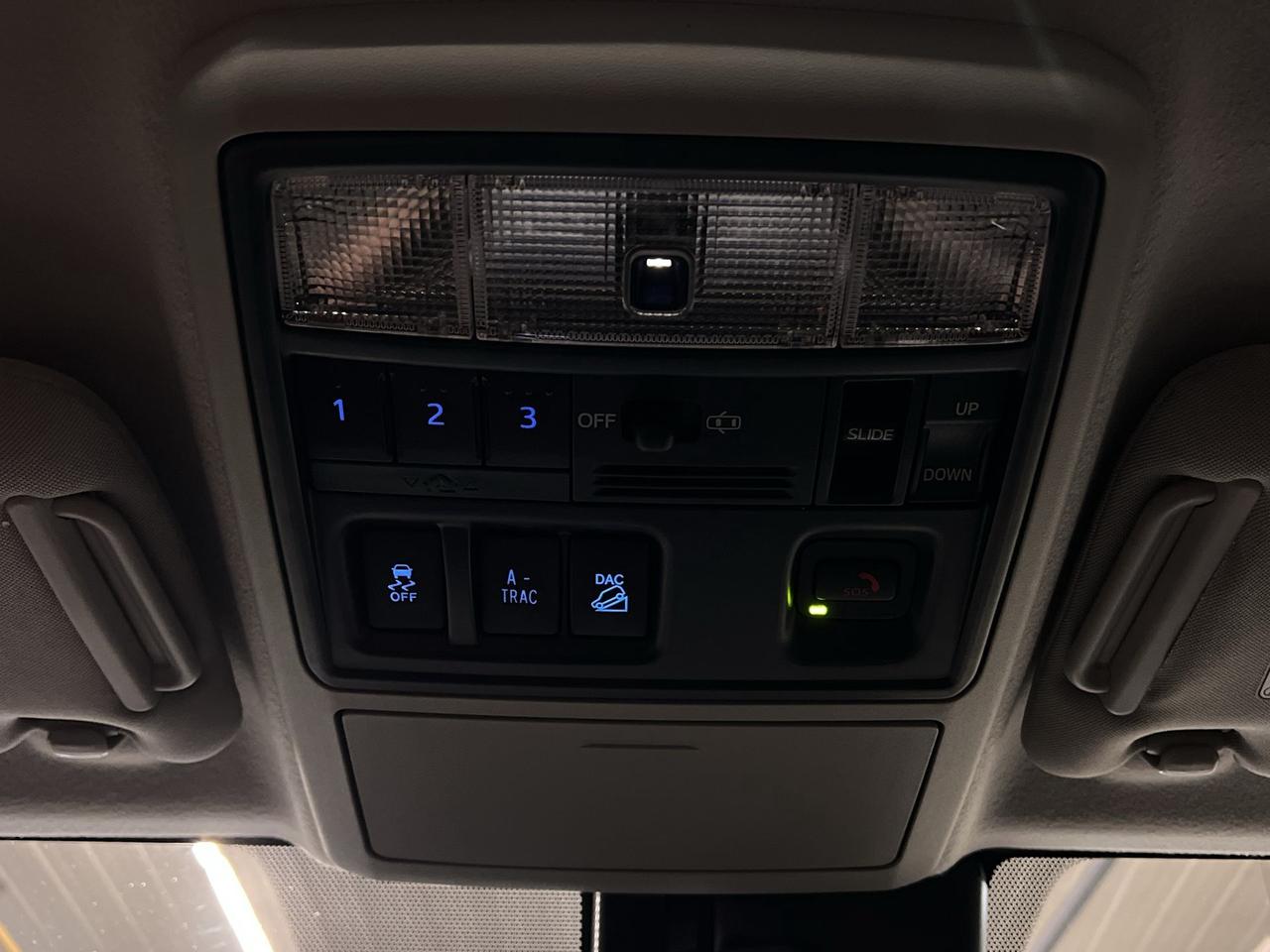 2020 Toyota 4Runner 4X4 | 7-PASS | HTD LEATHER | SUNROOF | CARPLAY Photo