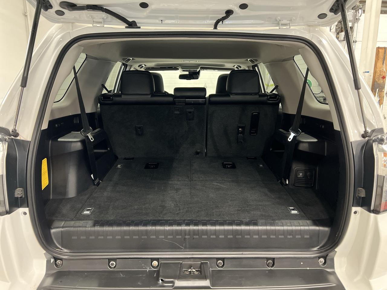 2020 Toyota 4Runner 4X4 | 7-PASS | HTD LEATHER | SUNROOF | CARPLAY Photo