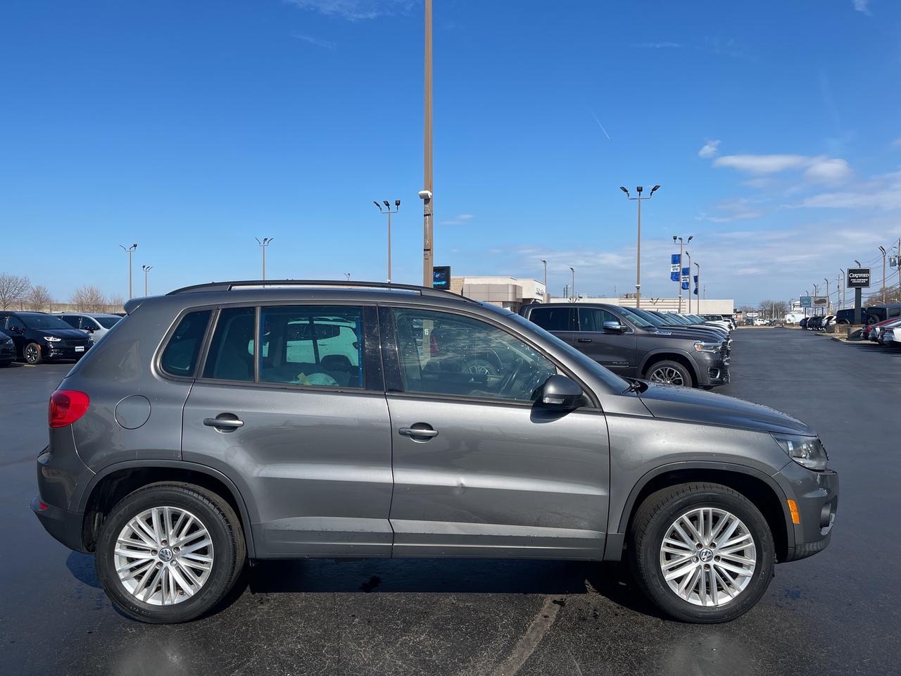 2016 Volkswagen Tiguan AS IS Photo3