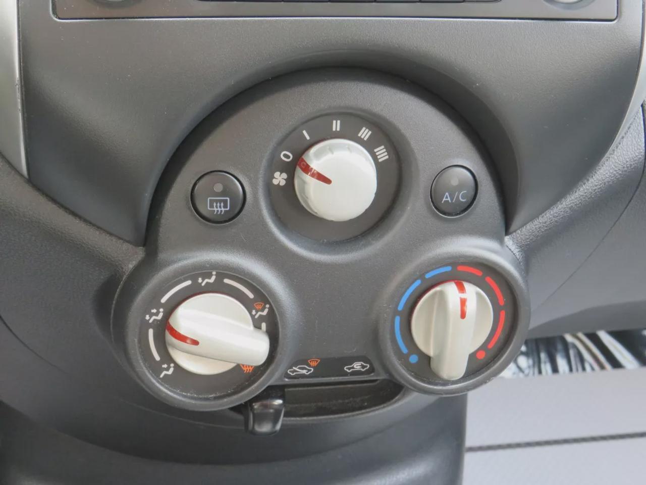 2015 Nissan Micra S Photo