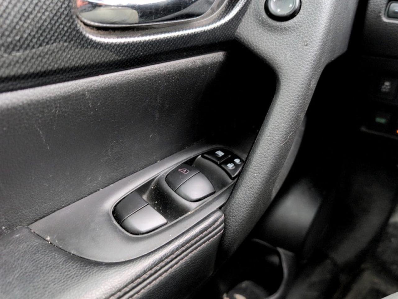 2016 Nissan Rogue SL Photo