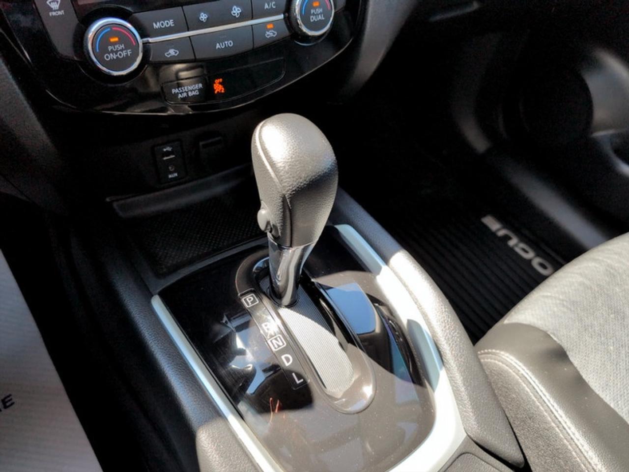 2016 Nissan Rogue SL  **PREMIUM PACKAGE** Photo