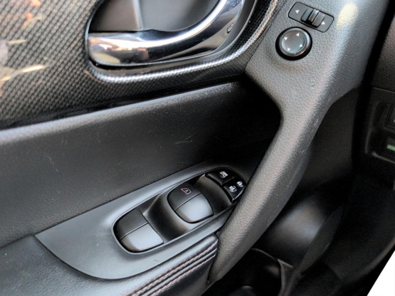 2016 Nissan Rogue SL  **PREMIUM PACKAGE** Photo