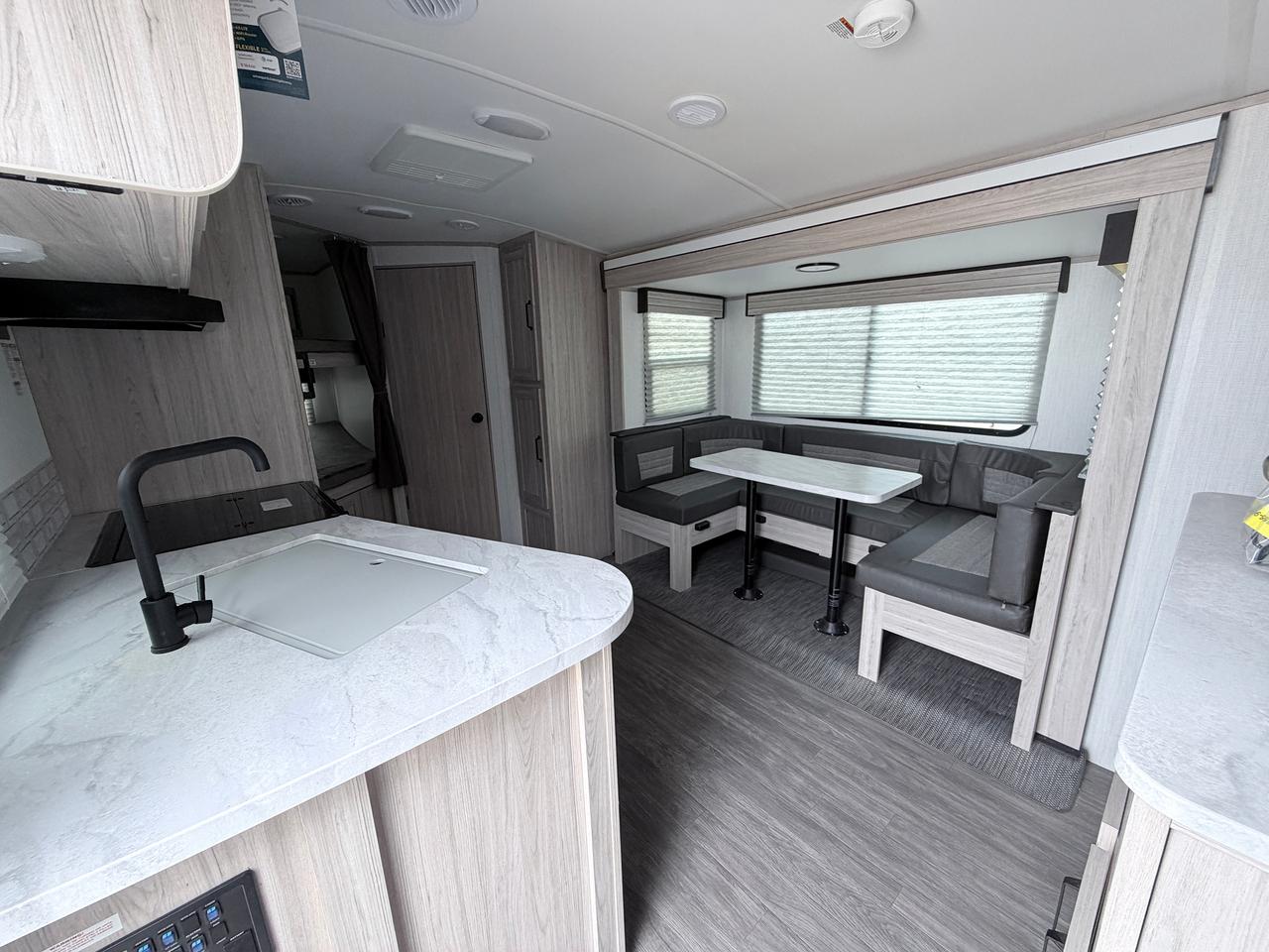 2024 SHADOW CRUISER SHADOW CRUISER ULTRA 240 BHS 240 BHS Photo1