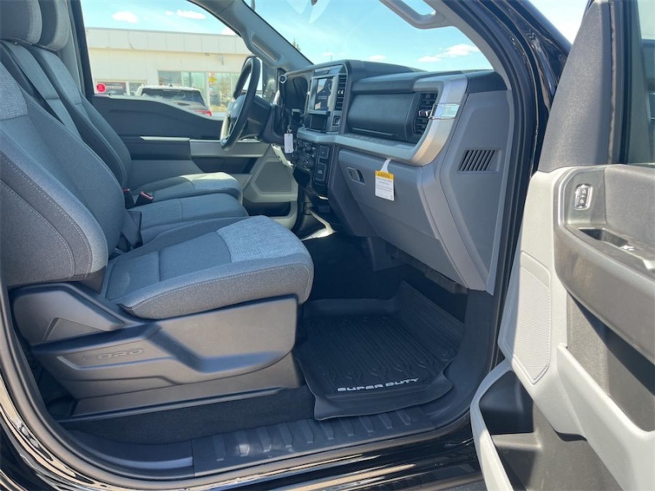 2026 Ford F-350 Super Duty XLT  - Running Boards Photo5
