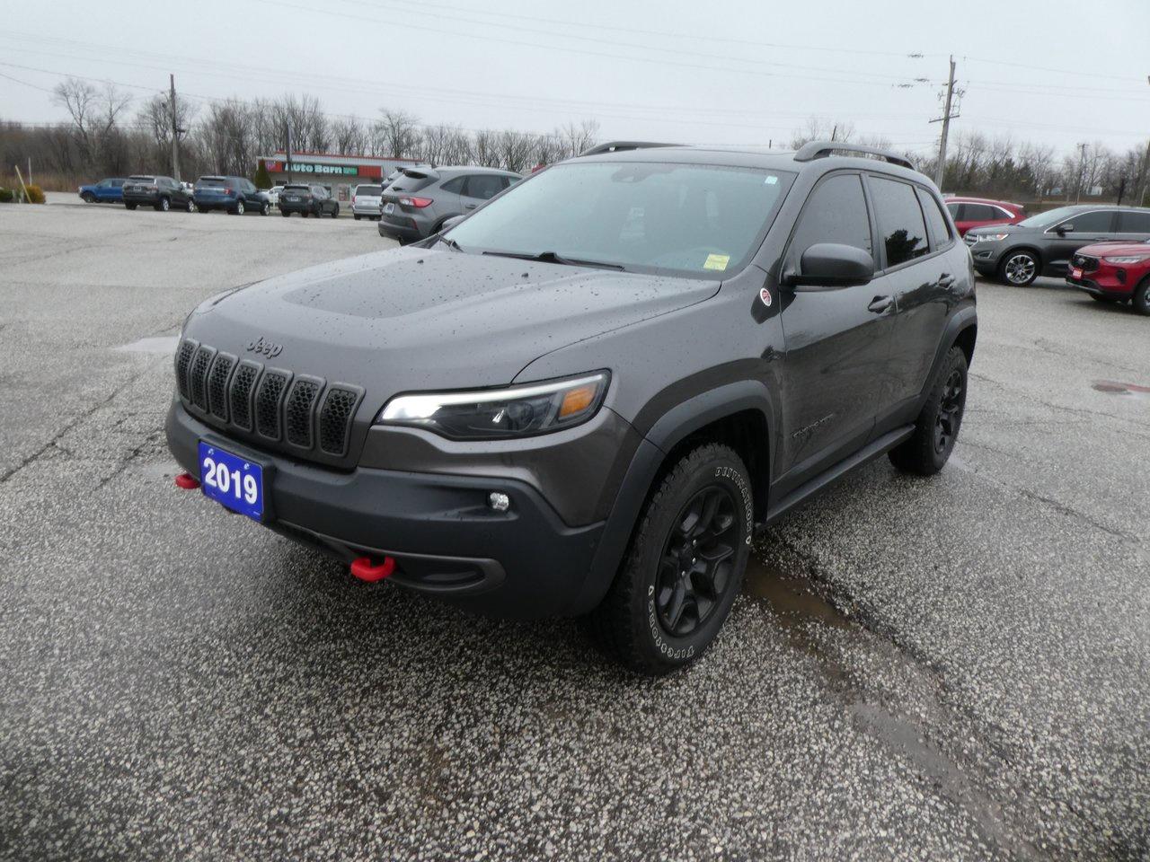 2019 Jeep Cherokee Trailhawk | Heated Seats | Backup Cam | Nav | Photo