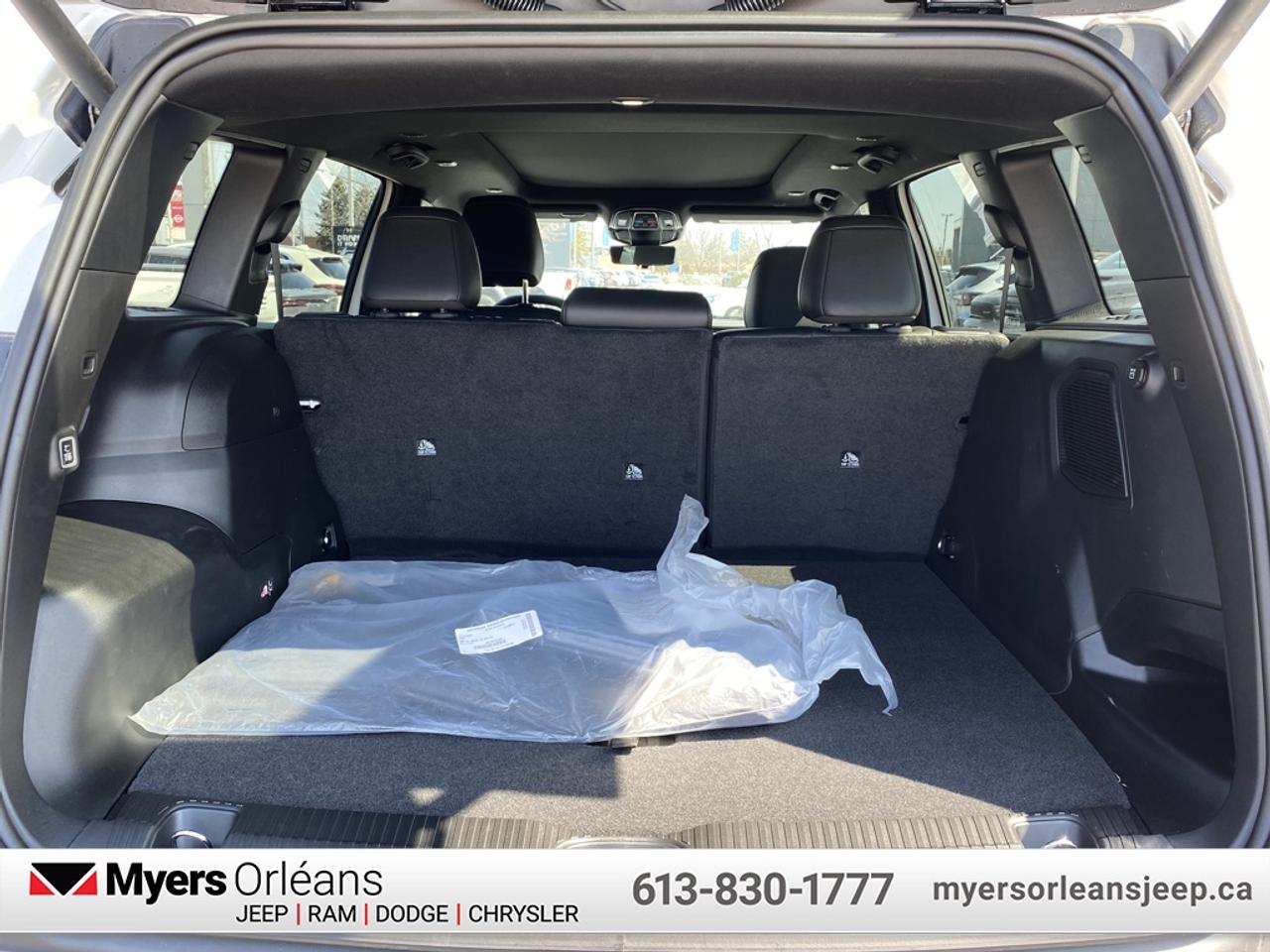 2026 Jeep Cherokee Overland  - $174.79 /Wk Photo