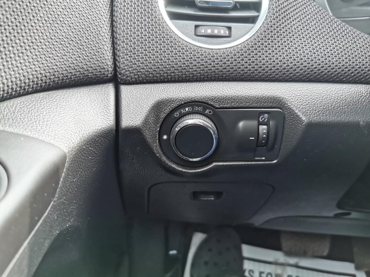 2016 Chevrolet Cruze Limited 1LT Photo