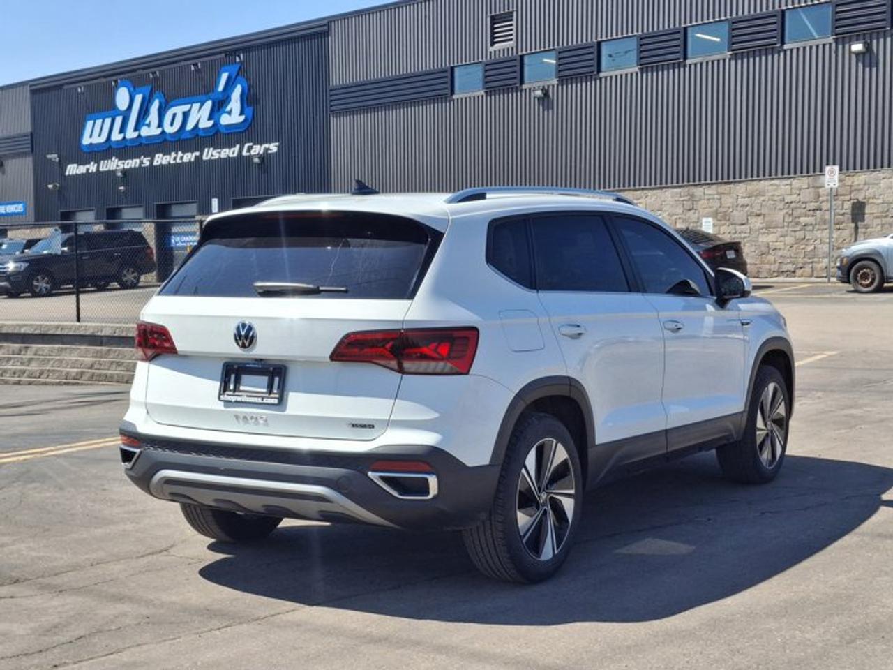 2023 Volkswagen Taos Comfortline AWD | Sunroof | Adaptive Cruise | Power Seat | Heated Seats | CarPlay + Android & More ! Photo
