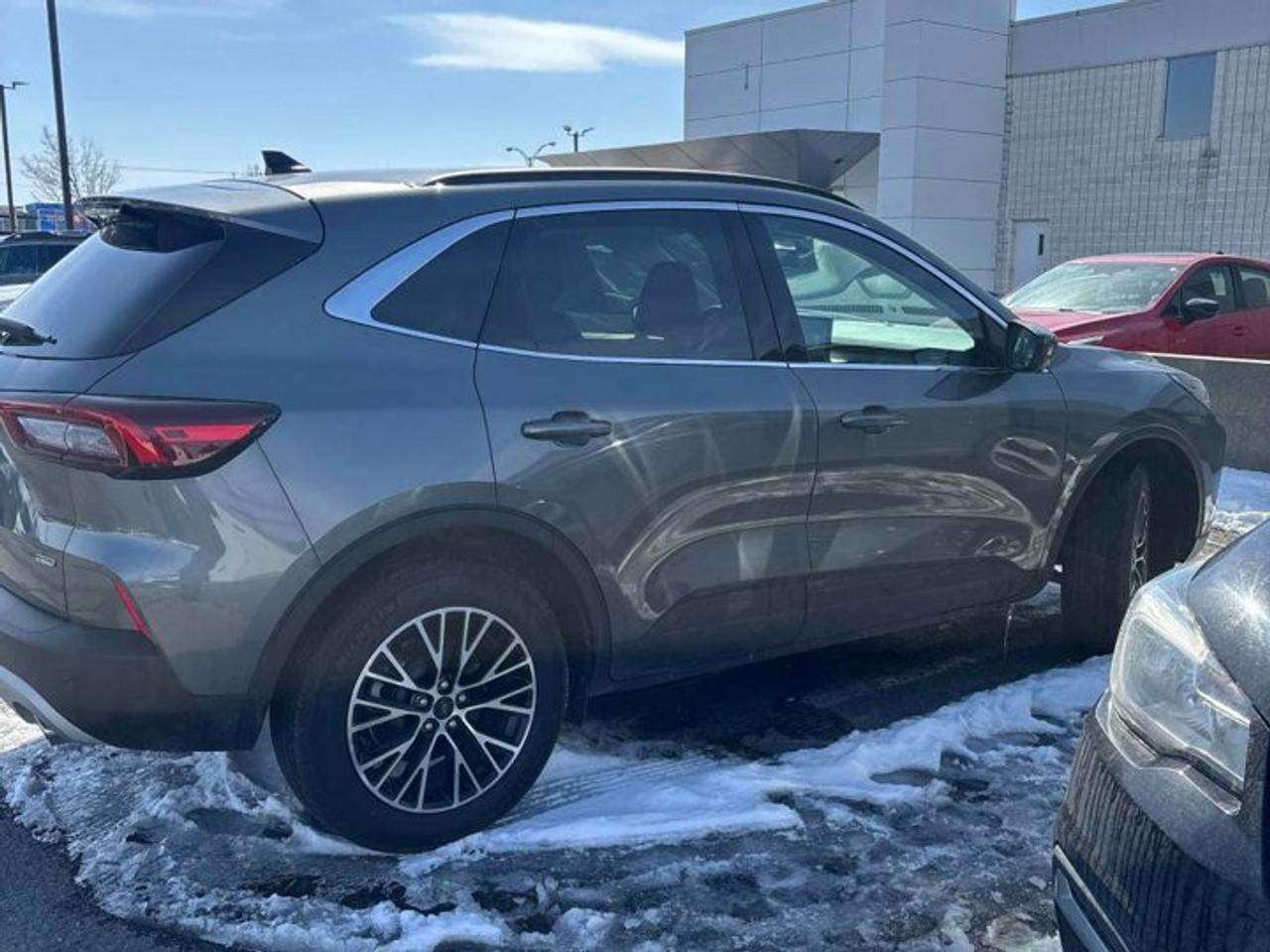 2025 Ford Escape Plug-In Hybrid | Leather | Heated Seats + Steering |360 Cam | Premium Audio | Remote Start & More ! Photo3