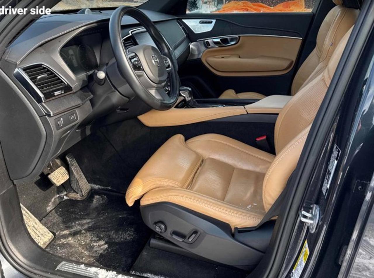 2022 Volvo XC90 Inscription AWD | Leather | Heated Seats + Steering | 7 Passenger | Panoramic Sunroof | and More ! Photo2