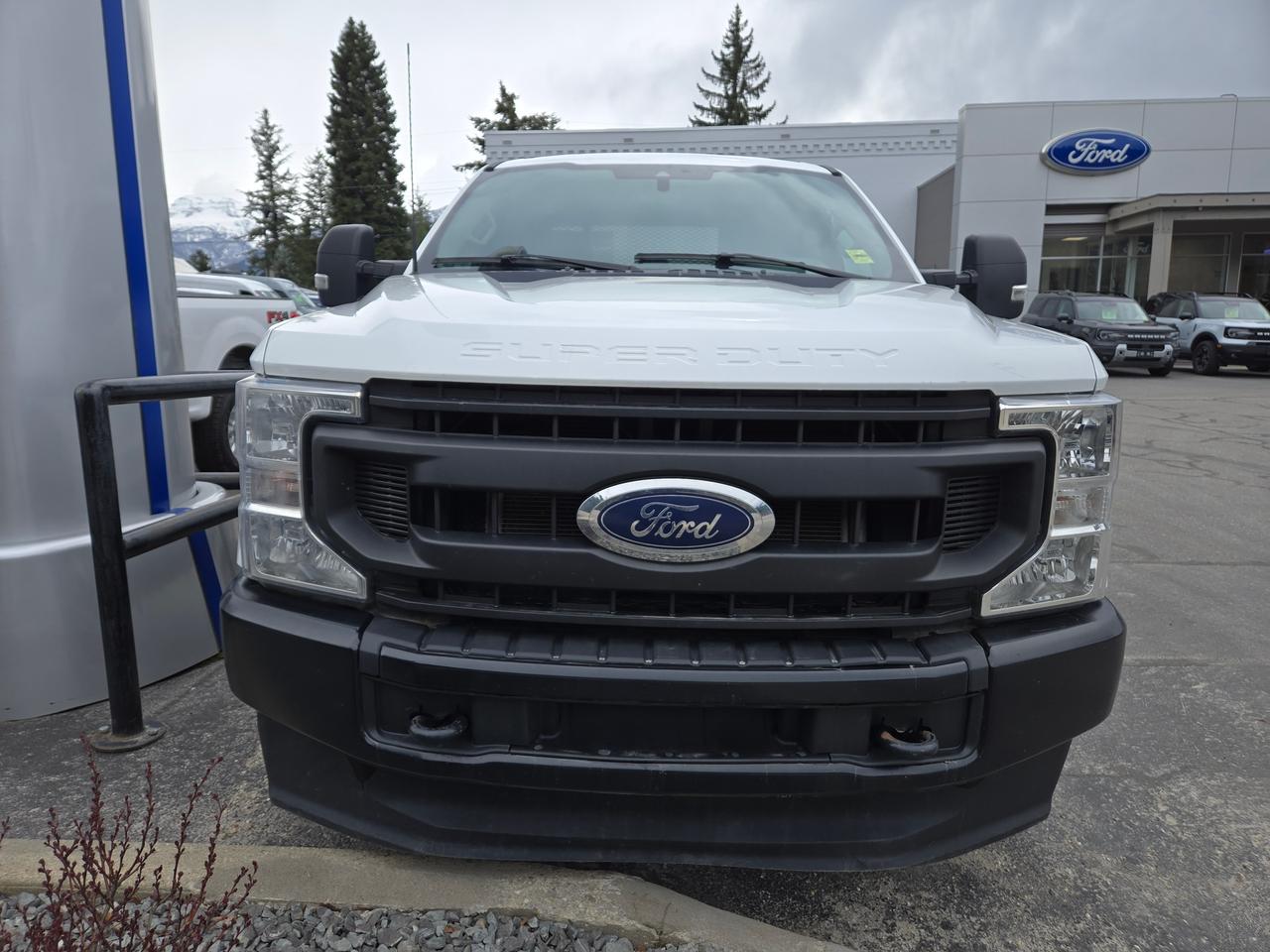 2022 Ford F-350 Super Duty SRW XL Photo2
