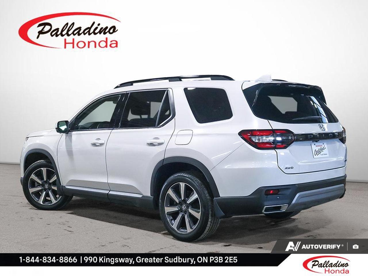 2025 Honda Pilot Touring Photo3
