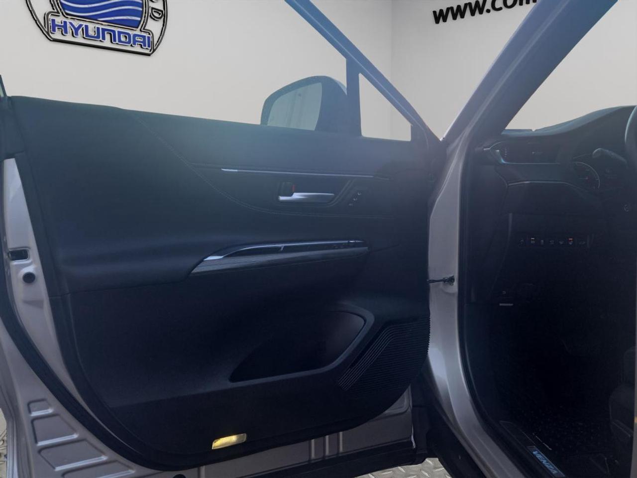 2021 Toyota Venza LIMITED Photo