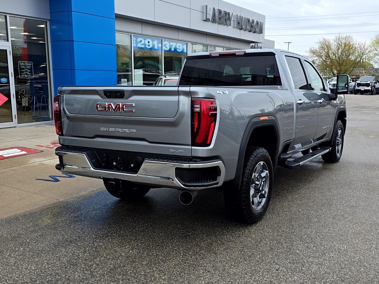 2026 GMC Sierra 2500 HD Crew Cab Standard Box 4-Wheel Drive SLT Photo