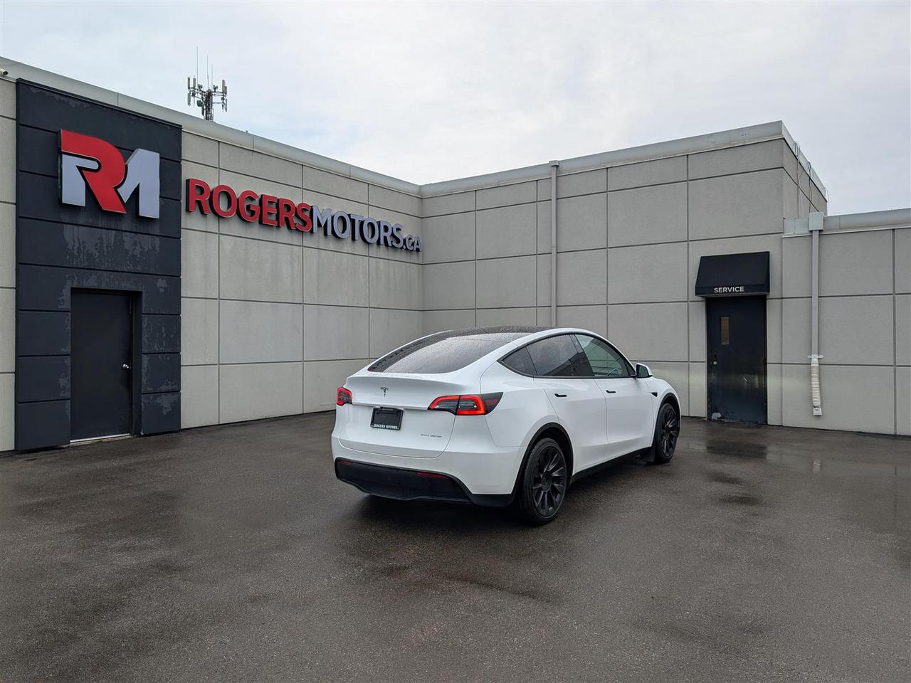 2022 Tesla Model Y LONG RANGE AWD - DUAL MOTOR Photo