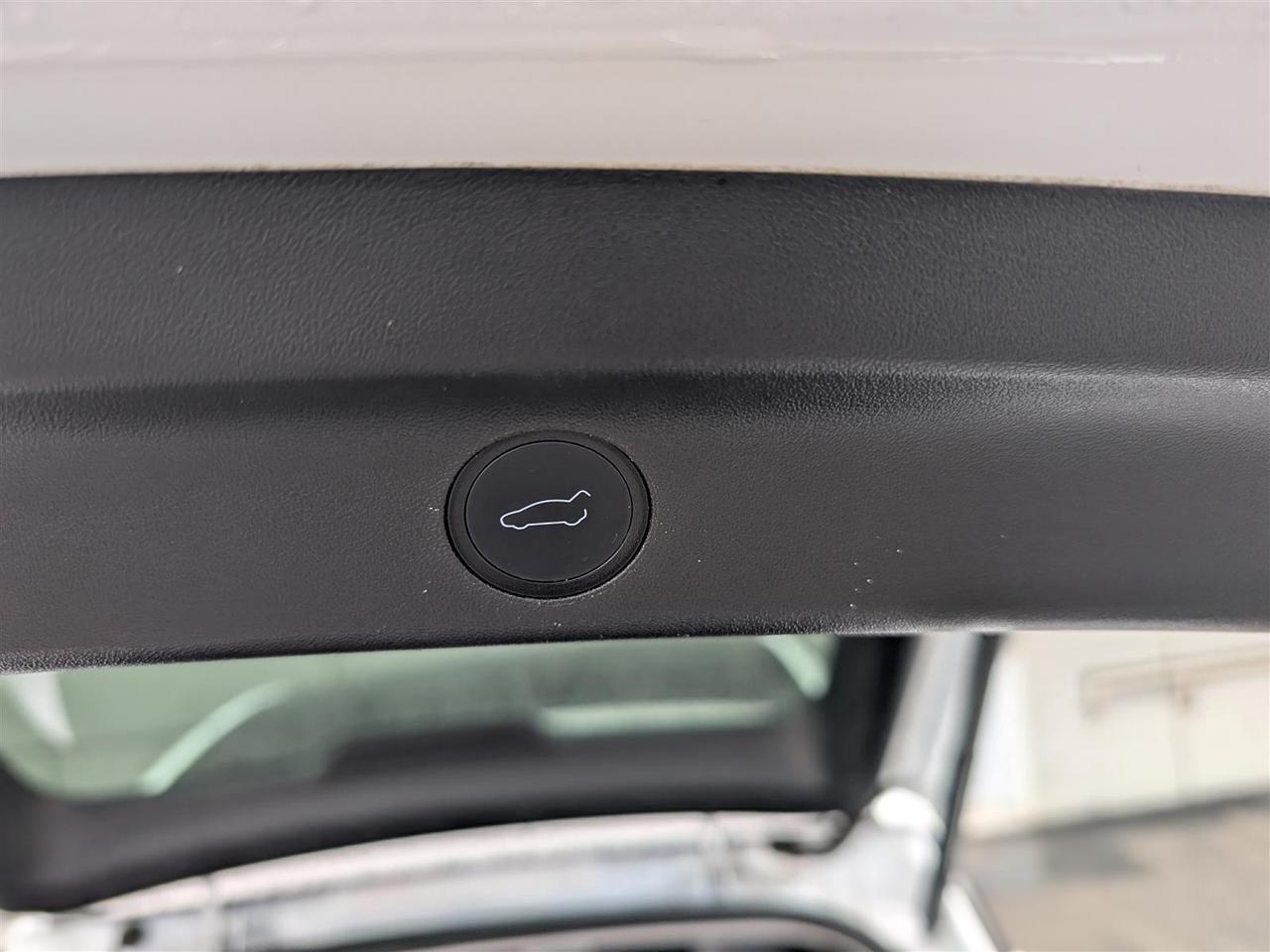 2022 Tesla Model Y LONG RANGE AWD - DUAL MOTOR Photo